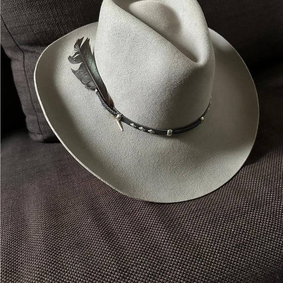 Renegade duster in light gray. 3X Fur blend. 21.5” inner circumference. EUC - Picture 4 of 8